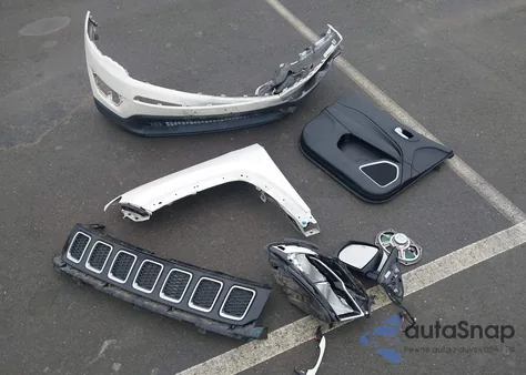 2018 Jeep Compass Latitude 4X4 z USA, uszkodzony, nr VIN 3C4NJDBB3JT126852